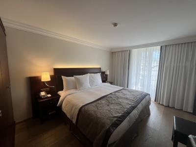 広々ベッドルーム。