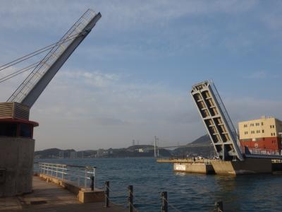 駐車場はたくさんあります。お店の付属の駐車所にとめるとタダになるかも。