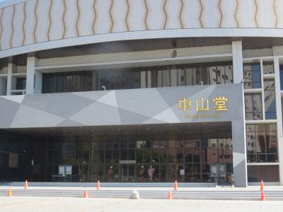 美しい弧形の建物・・・