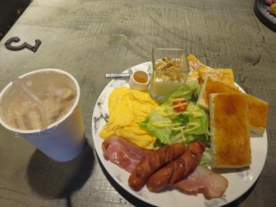 見落としそうな店構え・・・