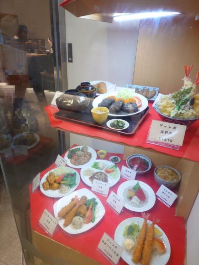 混んでいてもそれ程待たずに名古屋の定食&丼をサクッと味わえるお店。