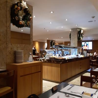 絶好のロケイションに在る中級ホテル