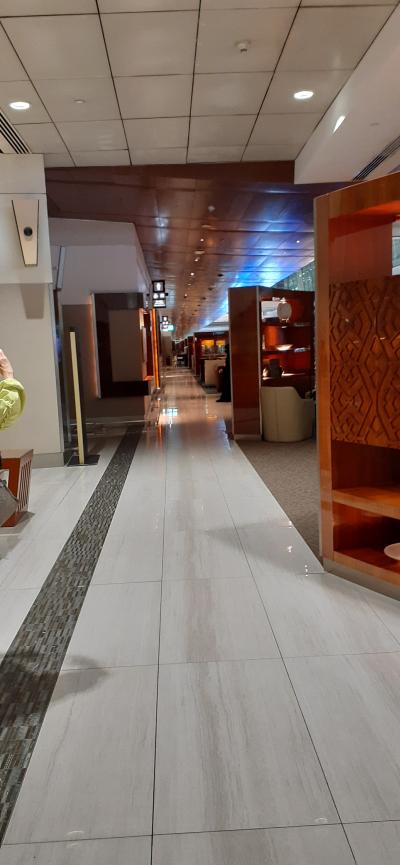 メイン通りからワンブロック入った位置に在る中級ホテル