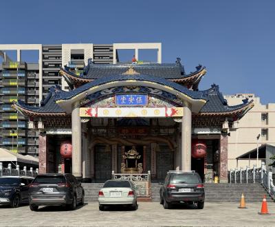 安倍晋三元内閣総理大臣の銅像があります