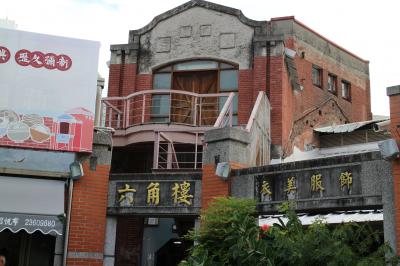 六角樓のある市場