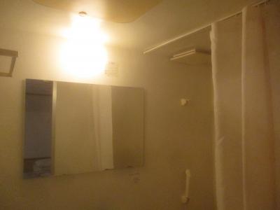 バスタブがきれいに清掃されている