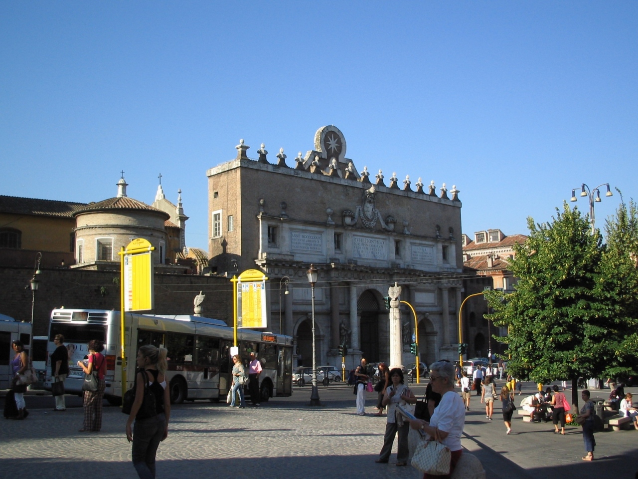 ポポロ広場 (ローマ)                Piazza del Popolo