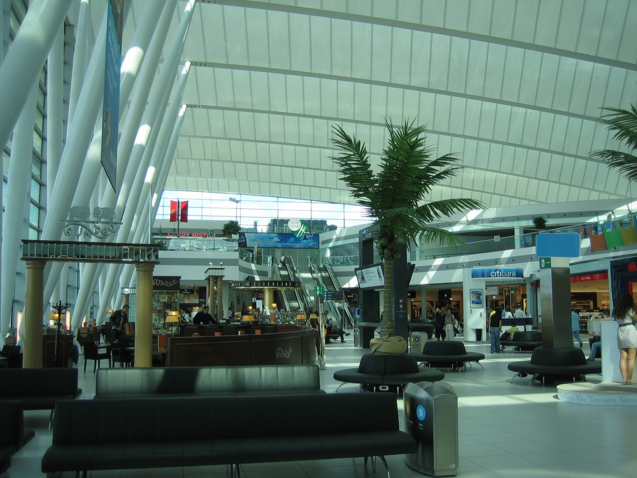 リスト フェレンツ国際空港 (BUD) Ferene Liszt Nemzetkozi Airport (BUD)