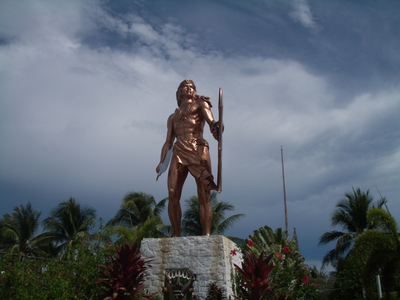 マゼラン記念碑&ラプラプ像 Magellan's Marker & Lapu-Lapu Monument