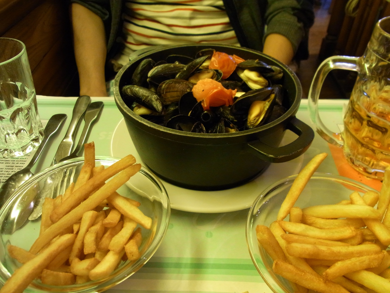 レオンドブリュッセル (シャンゼリゼ店) Leon de Bruxelles (Champs Elysees)