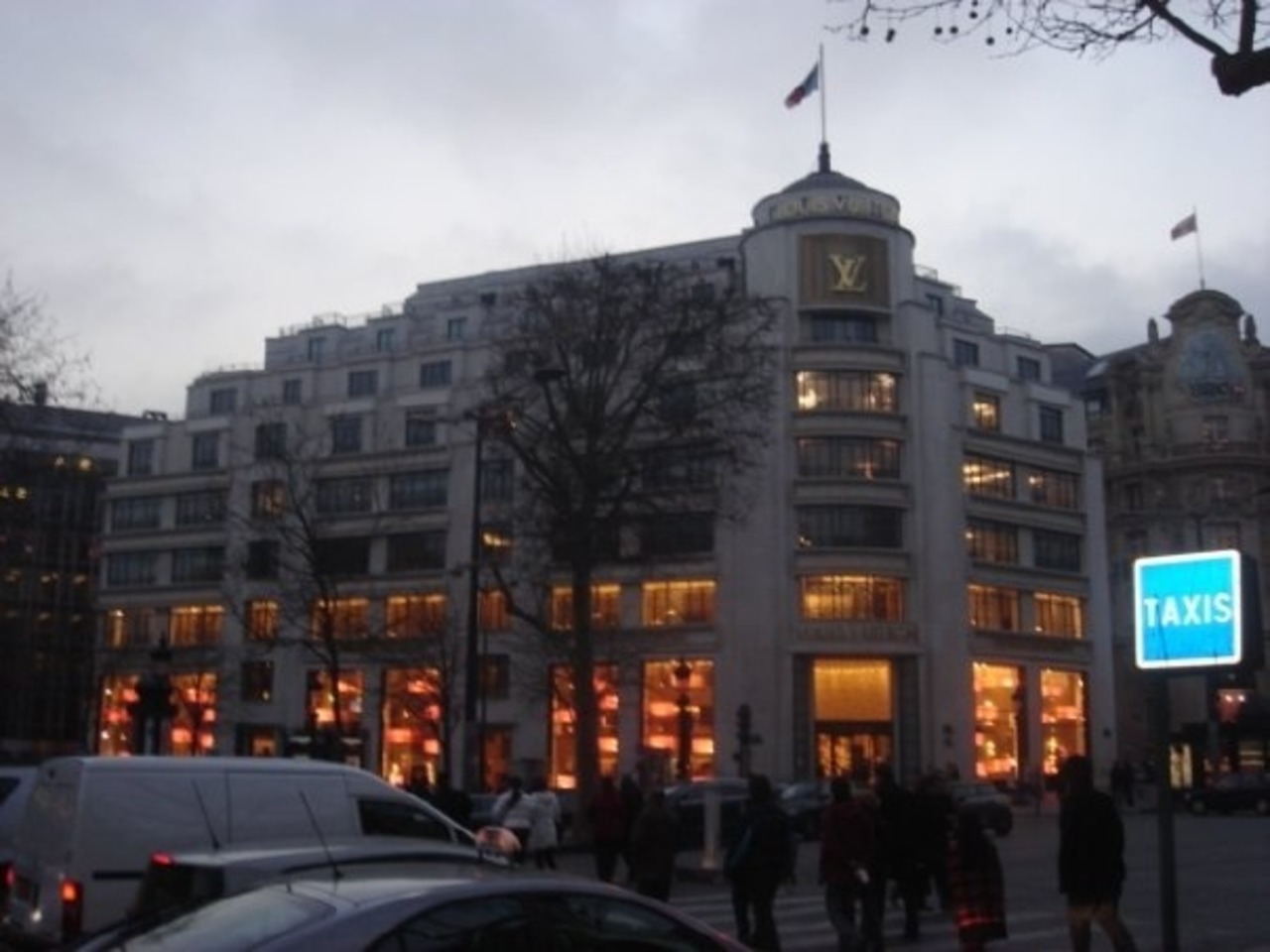 ルイ ヴィトン (サン ジェルマン デ プレ店) Louis Vuitton (St Germain des Pres)