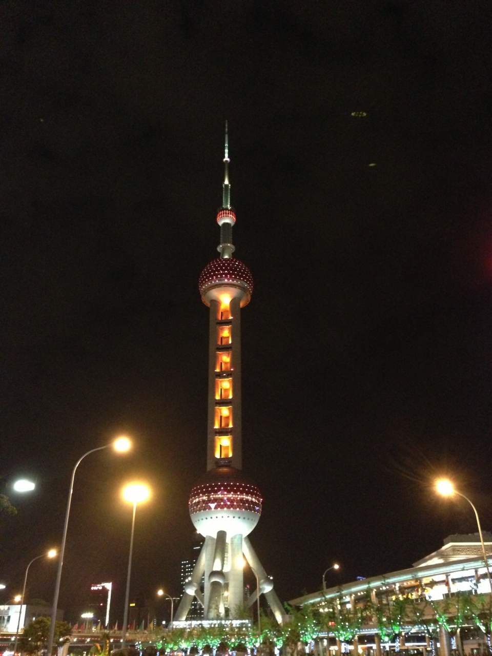 東方明珠電視塔                Oriental Pearl Tower