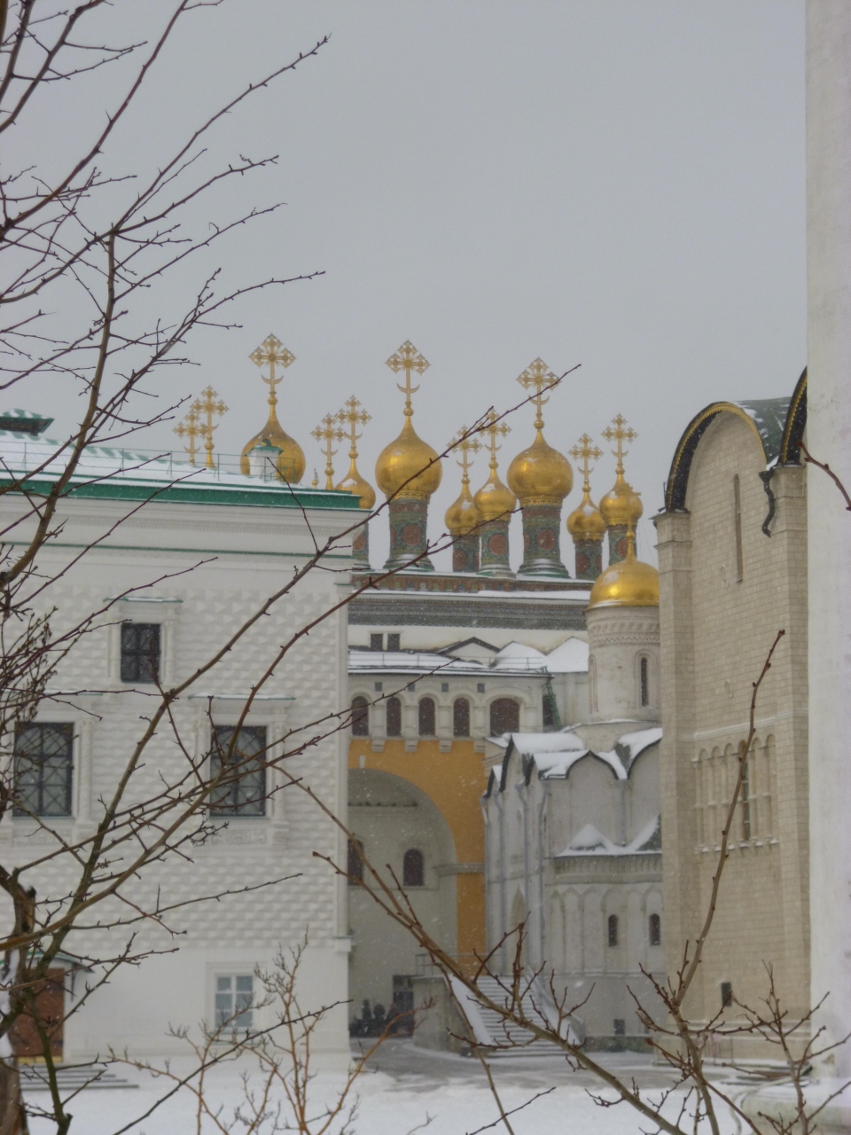 『11個の金色の玉ねぎ屋根の教会を併せ持つ宮殿』by バルセロナ|テレムノイ宮殿のクチコミ【フォートラベル】