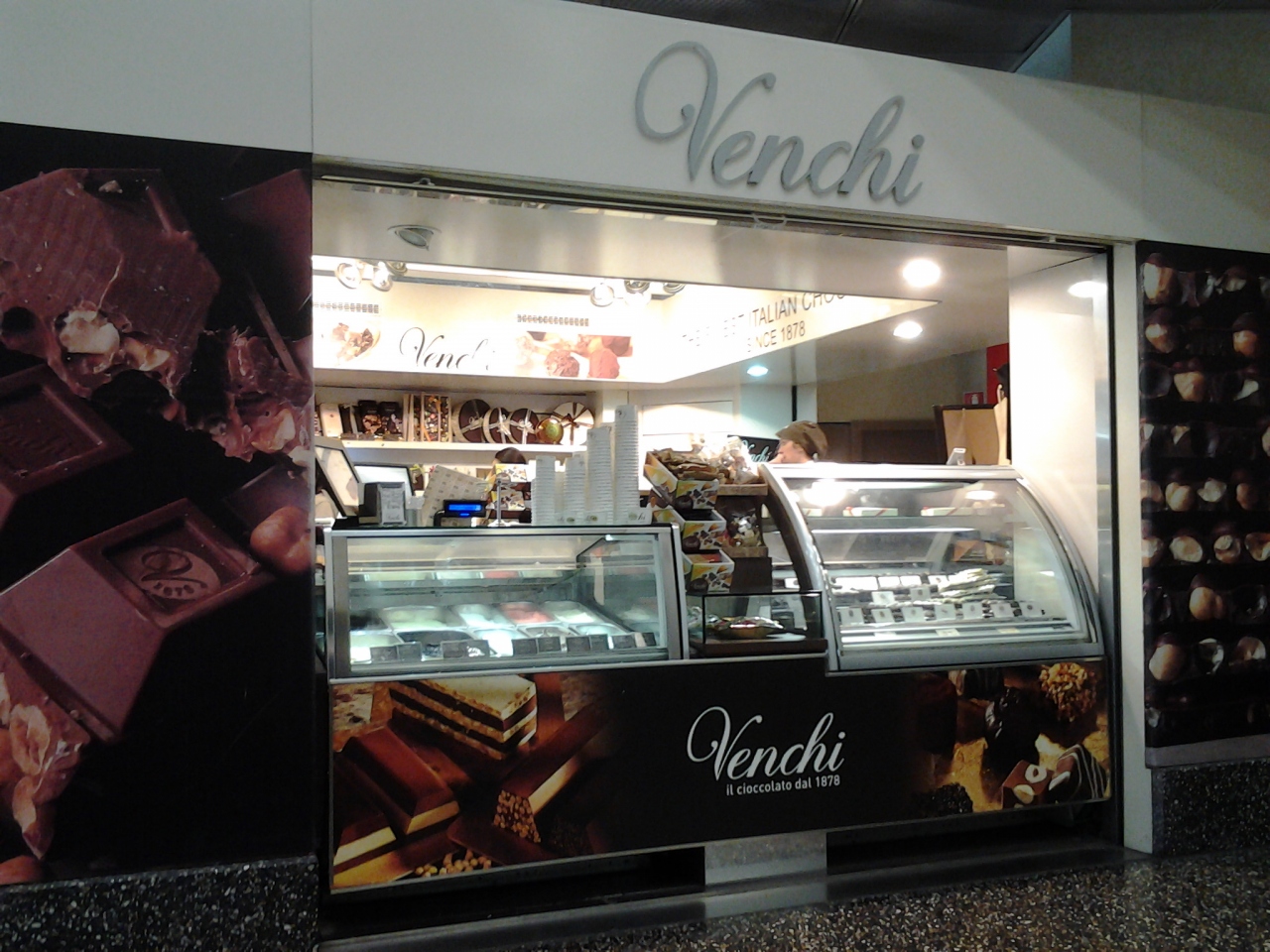 ヴェンキ (フィウミチーノ空港店) Venchi(Fiumicino Airport)