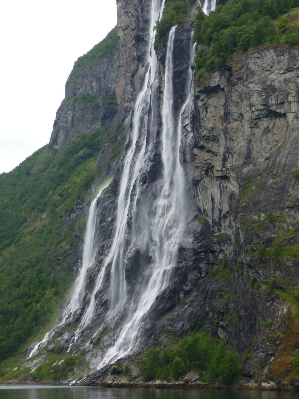 西ノルウェーフィヨルド群‐ガイランゲルフィヨルドとネーロイフィヨルド West Norwegian Fjords - Geirangerfjord and Naeroeyfjord