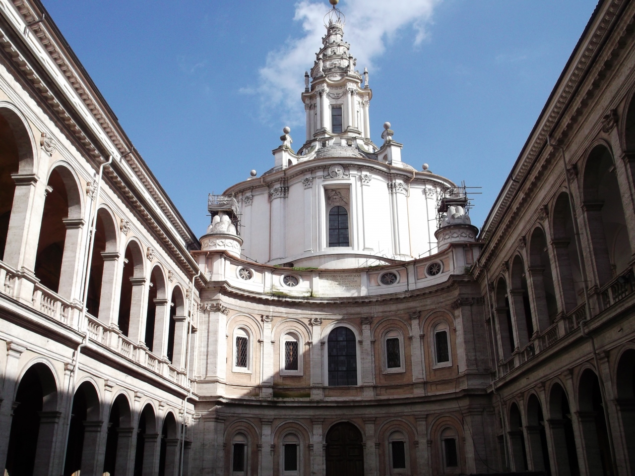 サンティーヴォ アッラ サピエンツァ教会 Sant' Ivo alla Sapienza