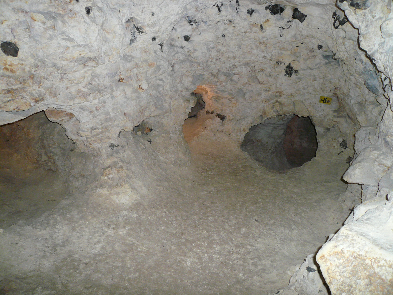 スピエンヌの新石器時代の火打石の鉱山発掘地(モンス) Neolithic Flint Mines at Spiennes (Mons)