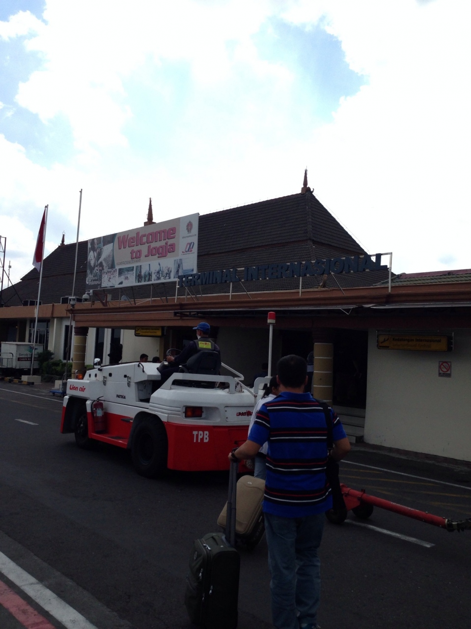 アジスチプト国際空港 (JOG) Adisucipto International Airport (JOG)