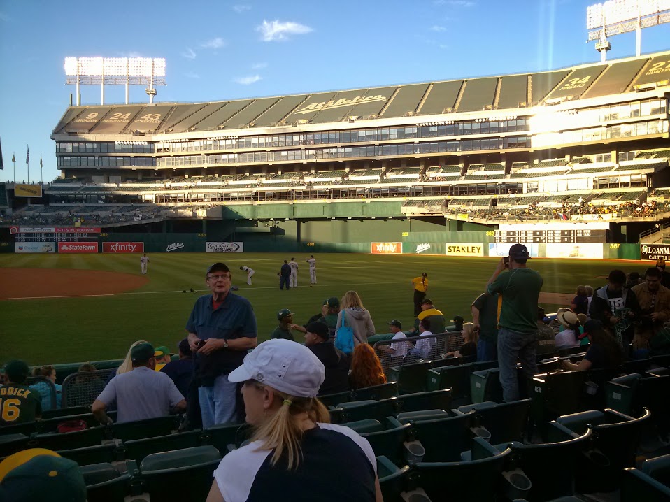 オークランド アラメダ カウンティ コロシアム Oakland-Alameda County Coliseum
