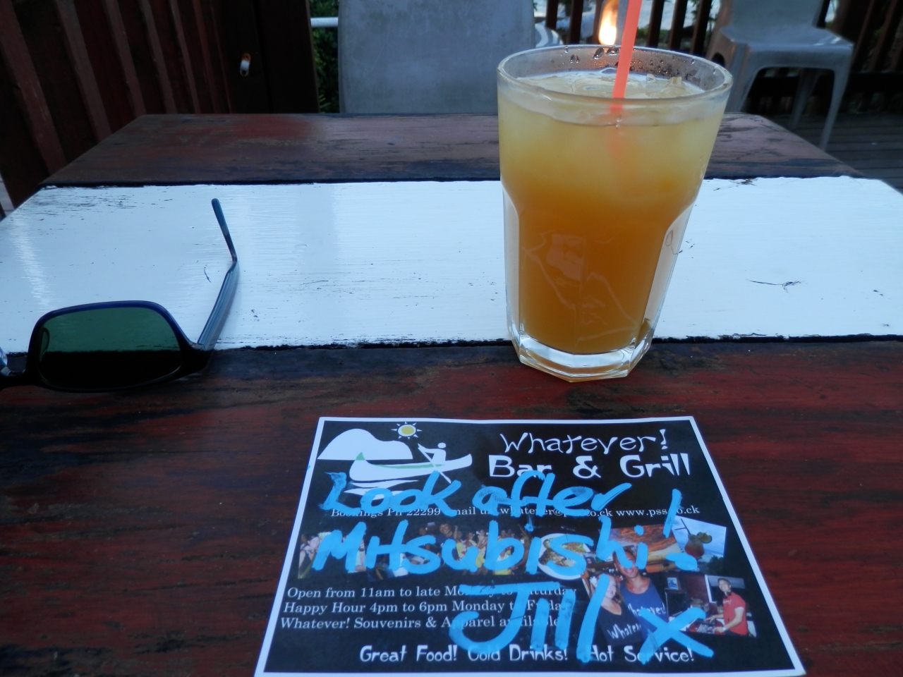 ホワットエバー バー & グリル Whatever Bar and Grill