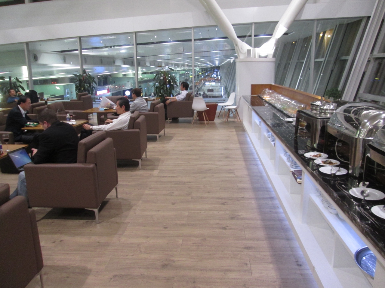 ノイバイ国際空港 ビジネスラウンジ Hanoi Airport Business Lounge