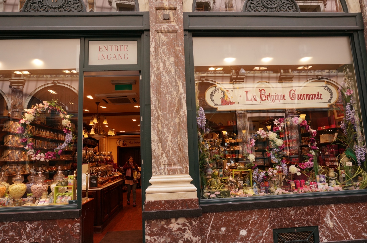 『ギャルリーの真ん中辺りにあるかわいいチョコレート屋さん』by haruko|ラ ベルジック グルマンド (ギャルリー ド ラ レーヌ店)のクチコミ【フォートラベル】 『ギャルリーの真ん中辺りにあるかわいいチョコレート屋さん』by haruko|ラ ベルジック グルマンド (ギャルリー ド ラ レーヌ店)のクチコミ【フォートラベル】