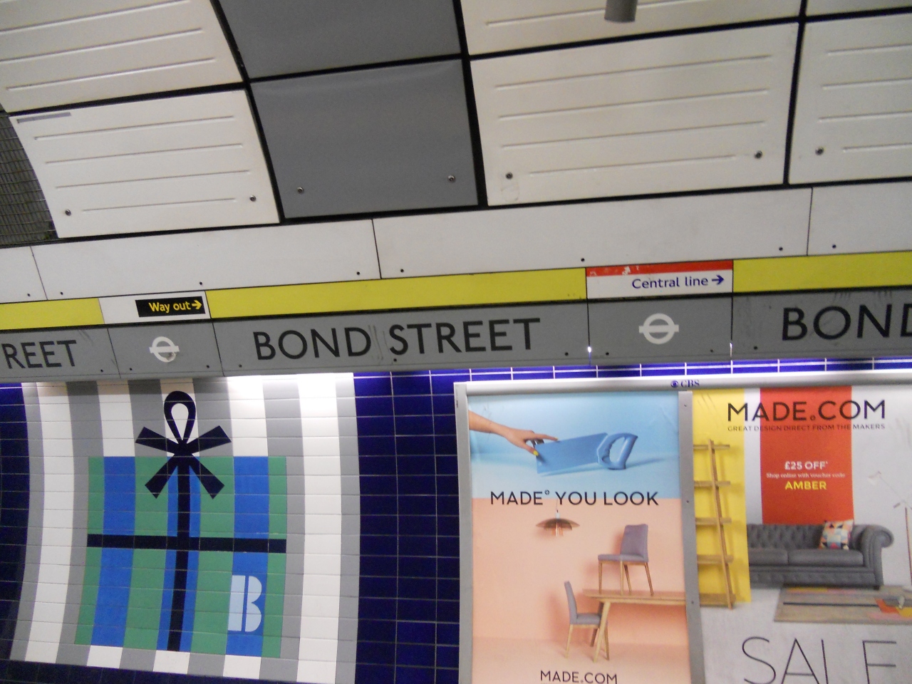 ボンドストリート駅                Bond Street Station