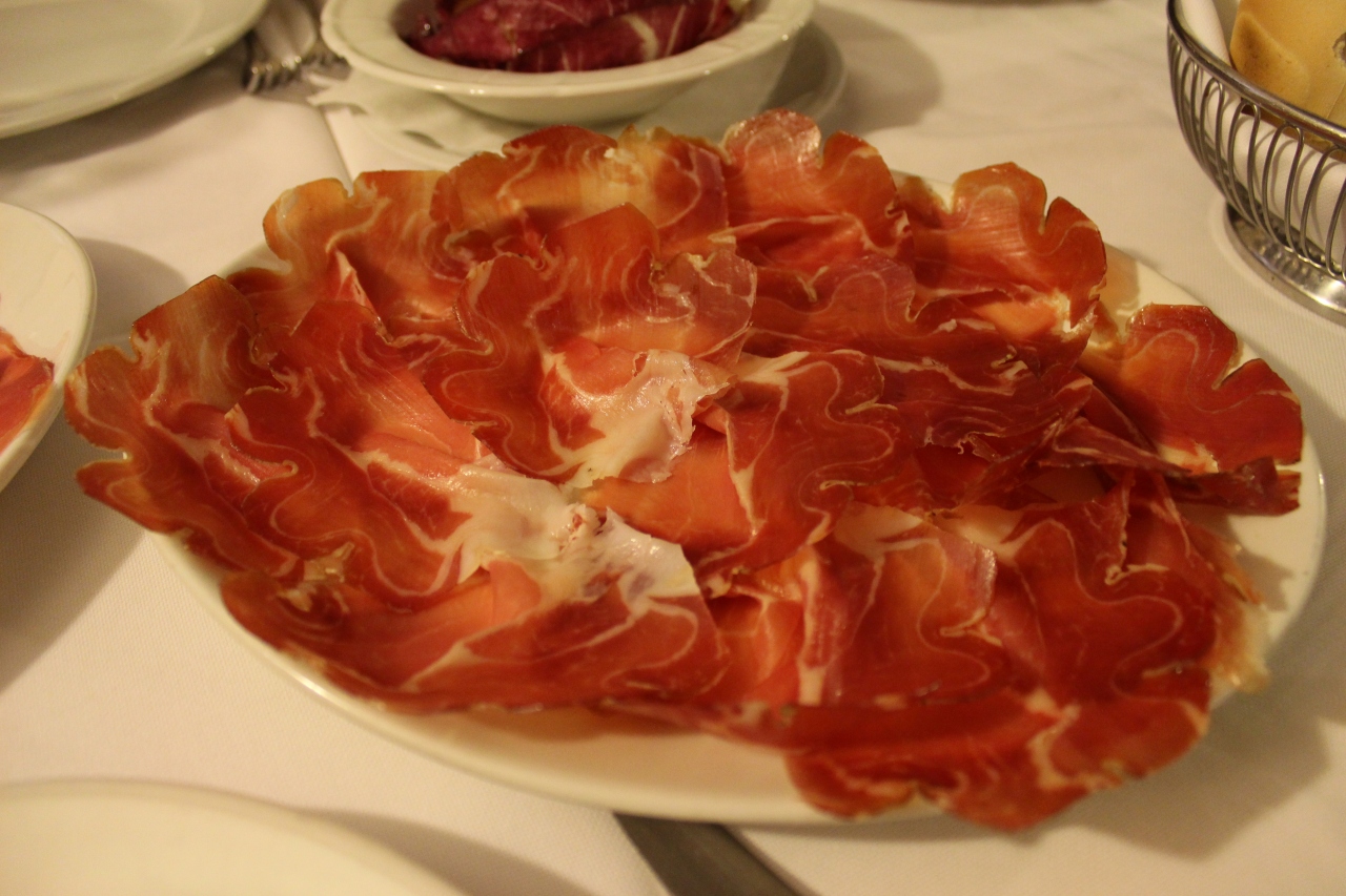 トラットリア デル トリバネール Trattoria del Tribunale