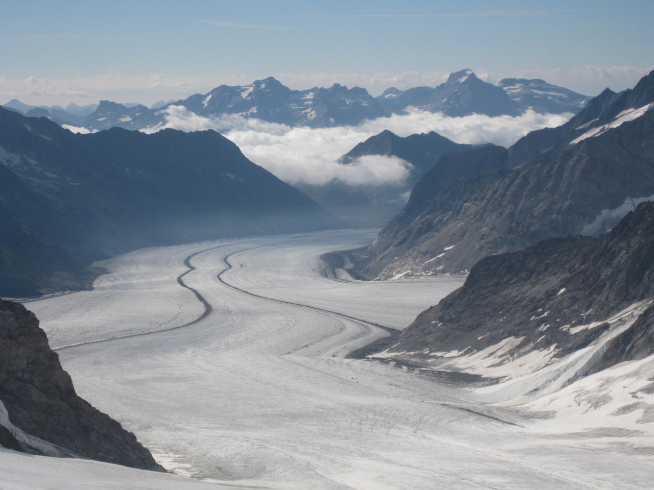 ユングフラウヨッホ (ユングフラウ)                Jungfraujoch (Jungfrau)