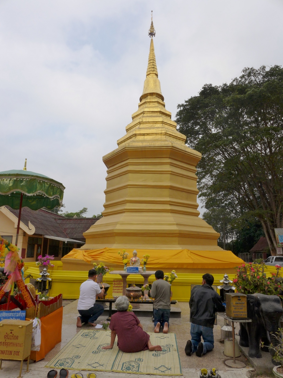 ワット プラ タート ドイ チョム トン                Wat Phra That Doi Chom Thong