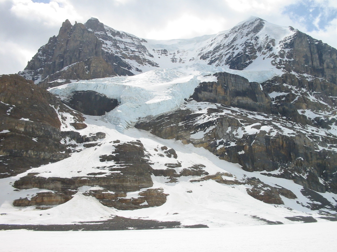 コロンビア大氷原                Columbia Icefield