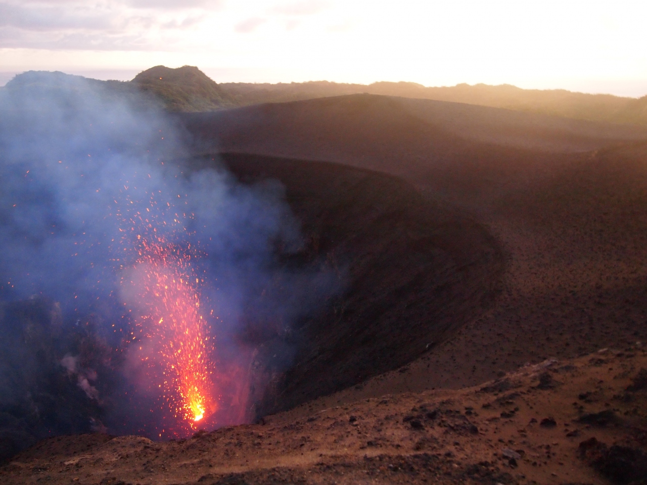 ヤスール火山                Yasur Volcano