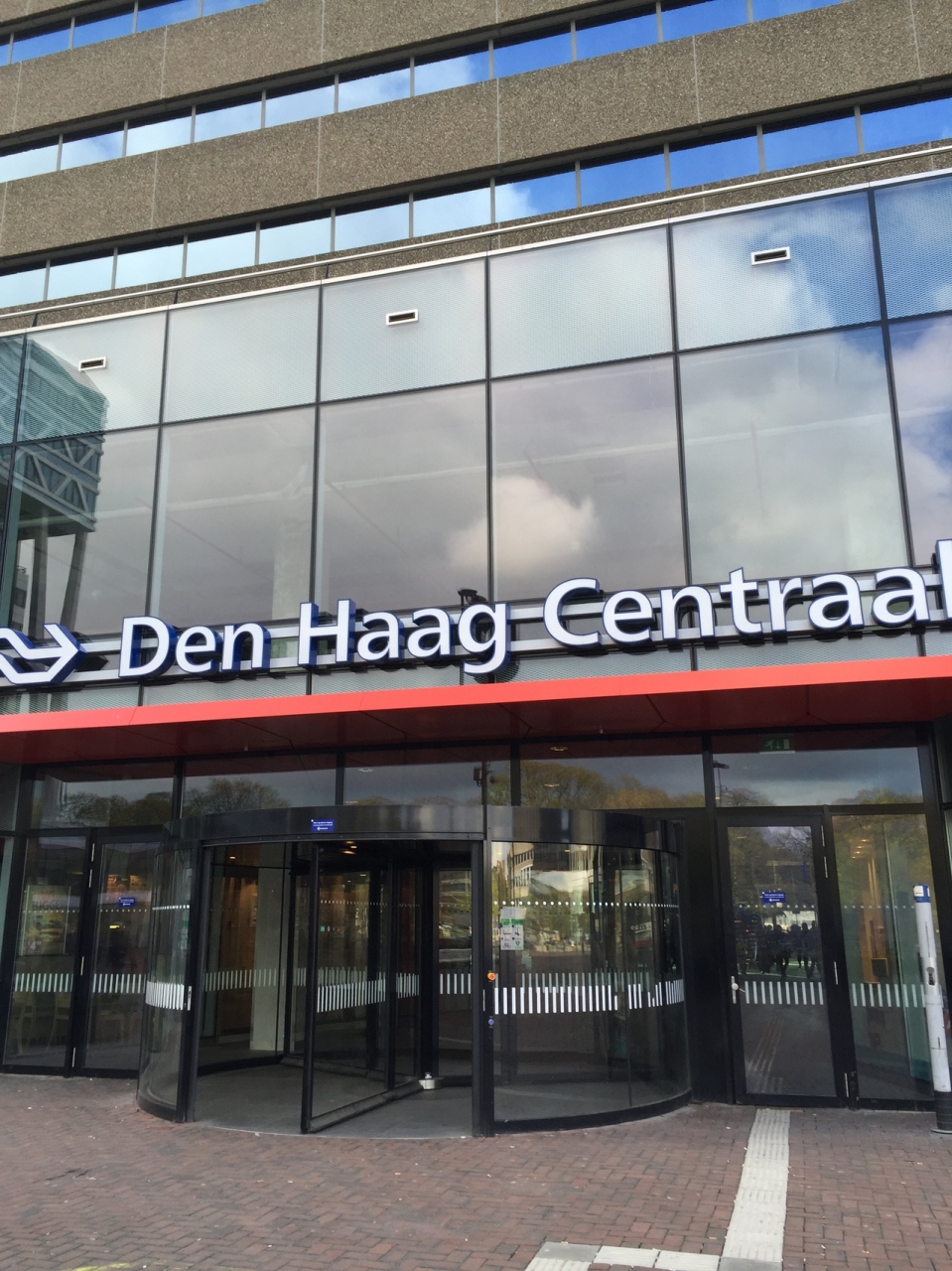 デンハーグ中央駅                Den Hague Central Station