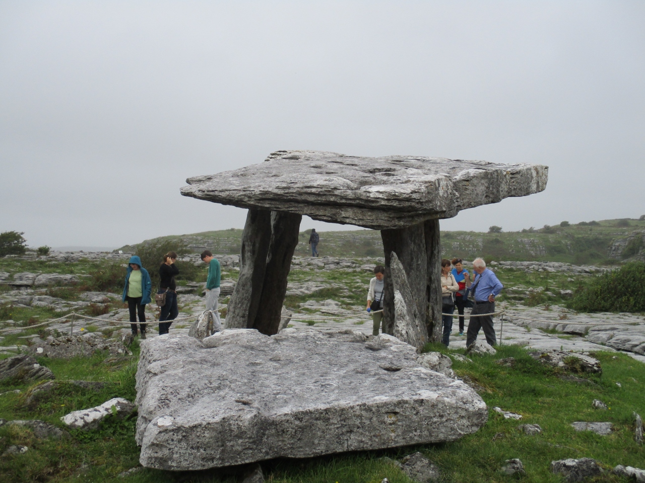 巨人のテーブル (プールナブローン ドルメン) Poulnabrone Megalithic Dolmen Tomb