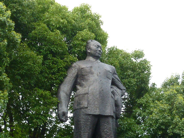 陳毅の銅像