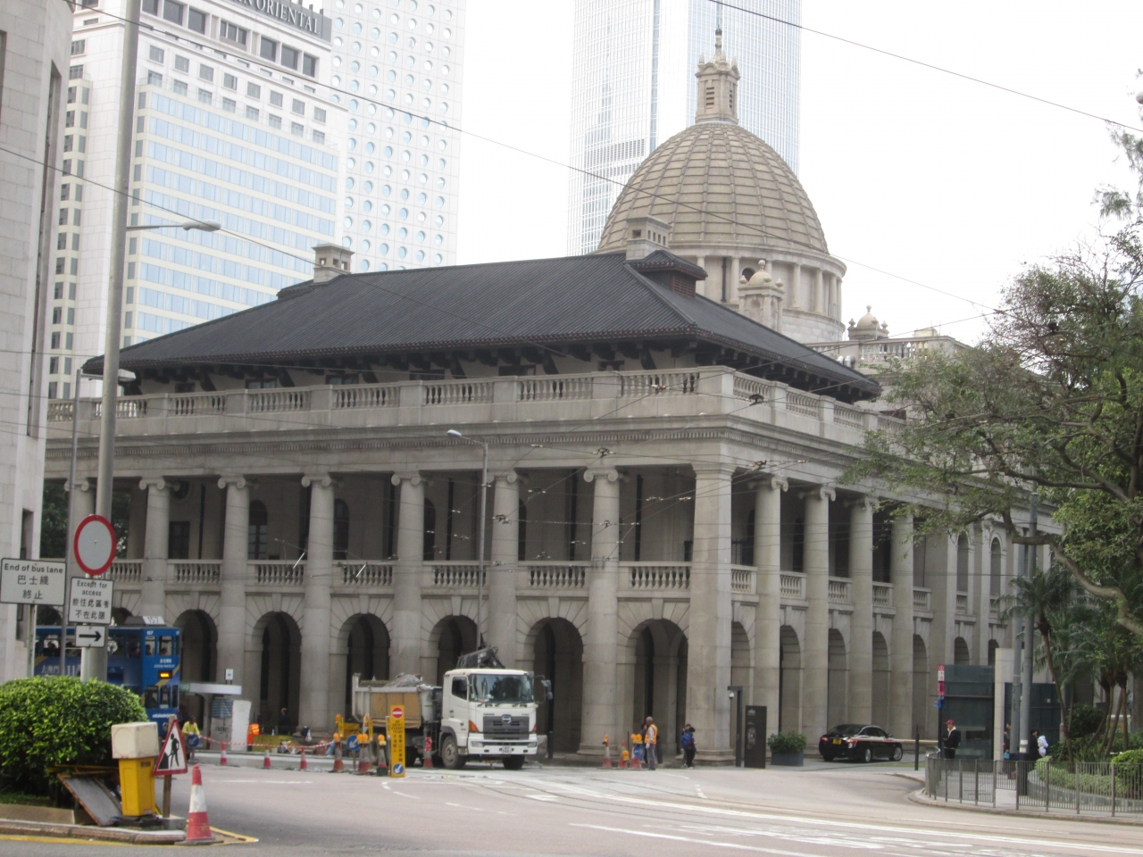 立法會大樓/和平紀念碑 Legislative Council Building
