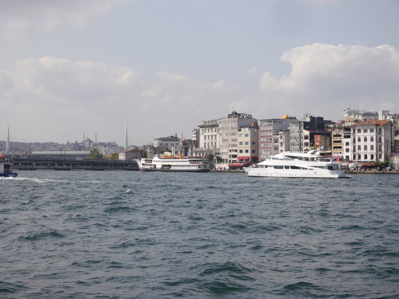 『乗り合い船でアジアからヨーロッパへ』by Happy Station|ボスポラス海峡のクチコミ【フォートラベル】