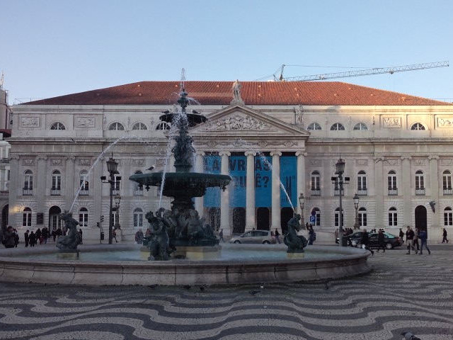 ロシオ広場 (ペドロ4世広場) Rossio(Praca Dom Pedro 4)