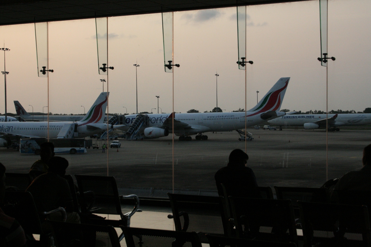 バンダラナイケ国際空港 (CMB)                Bandaranaike International Airport