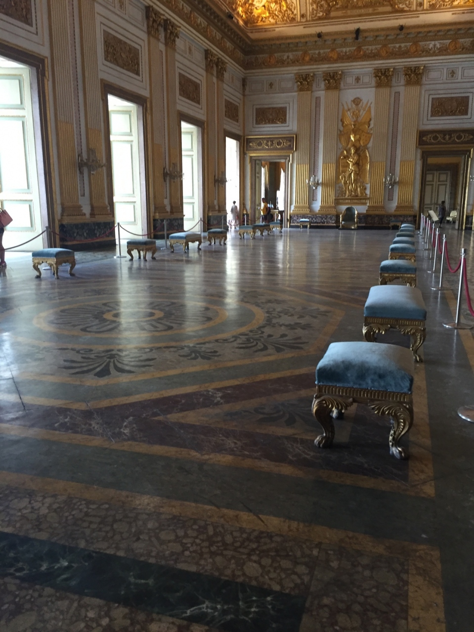 カゼルタの18世紀の王宮と公園、ヴァンヴィテッリの水道橋とサン レウチョ邸宅群 18th-Century Royal Palace at Caserta with the Park, the Aqueduct of Vanvitelli, and the San Leucio Complex