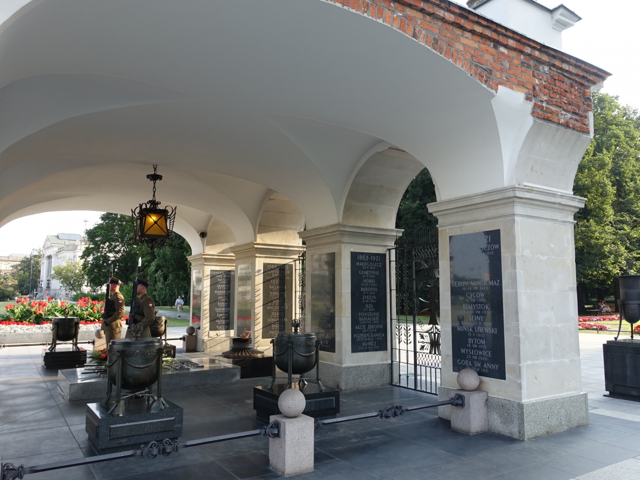 『衛兵の姿も印象的です』by dune45|無名戦士の墓のクチコミ【フォートラベル】