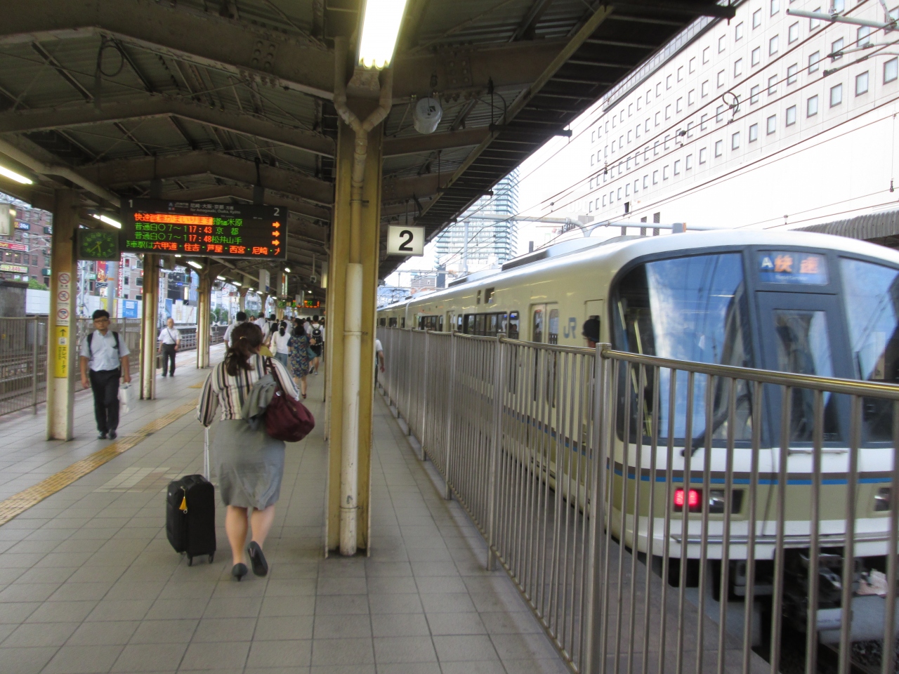 『三都を運行する快速、新快速電車』by クワトロ｜JR西日本 新 ...