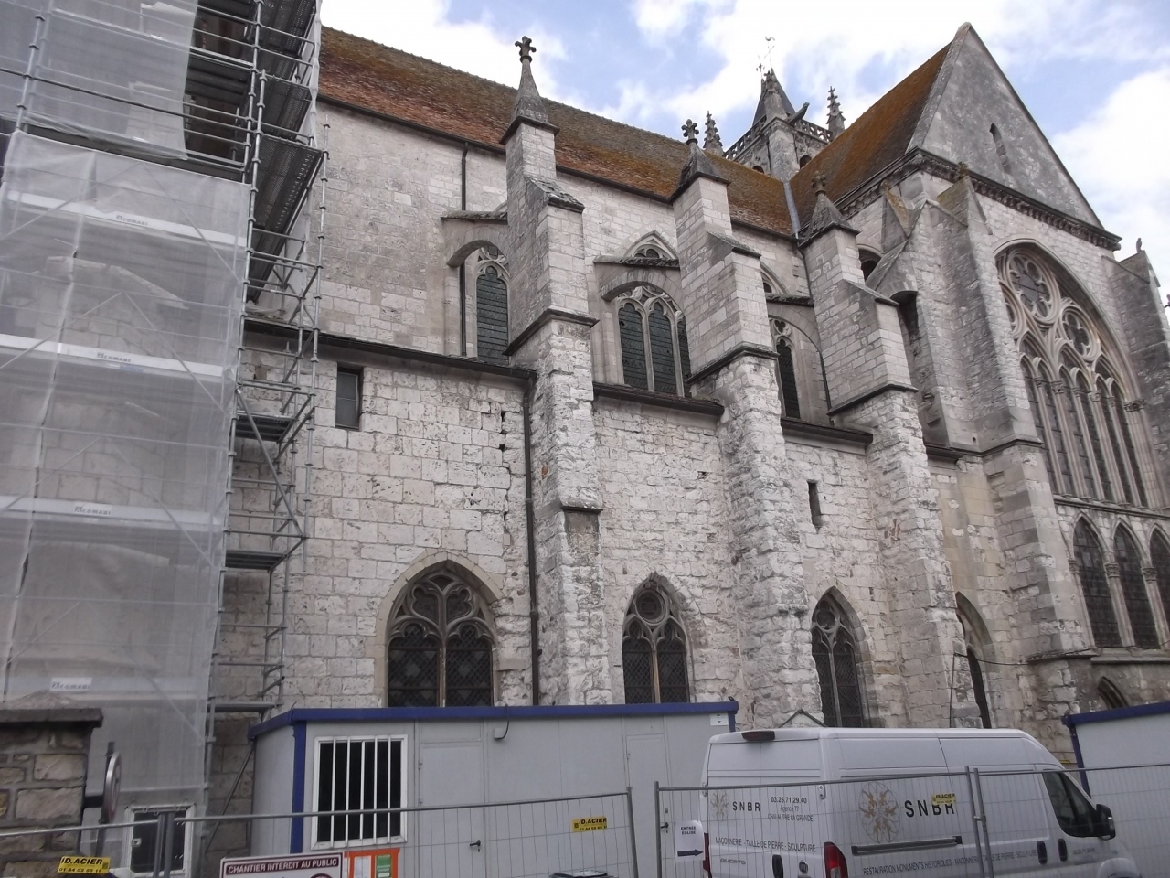 ノートルダム教会 (モレ シュル ロワン) Notre-Dame de la Nativite de Moret-sur-Loing