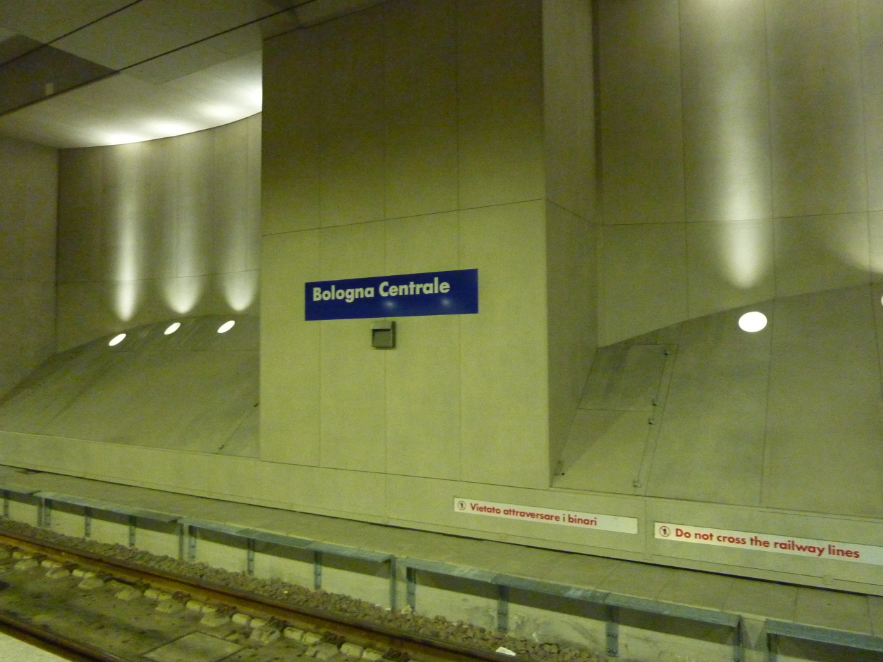 ボローニャ中央駅 Stazione di Bologna Centrale