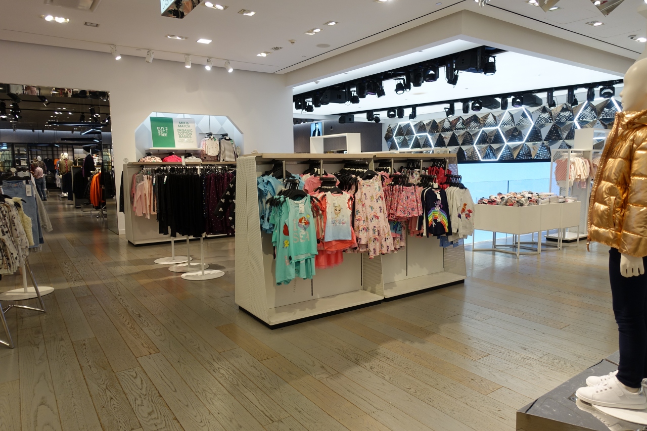 H&M (4 タイムズ スクエア店)                H&M