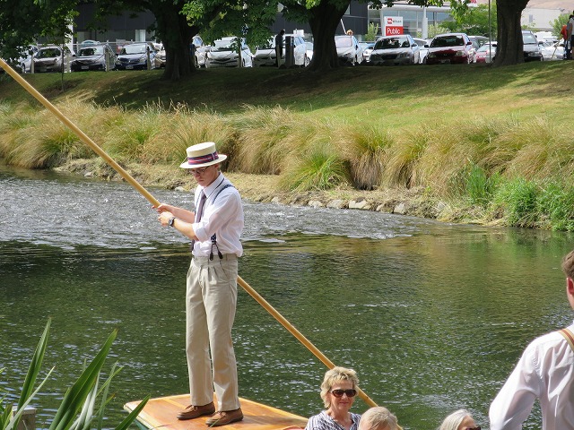 パンティング オン ジ エイボン                Punting On The Avon