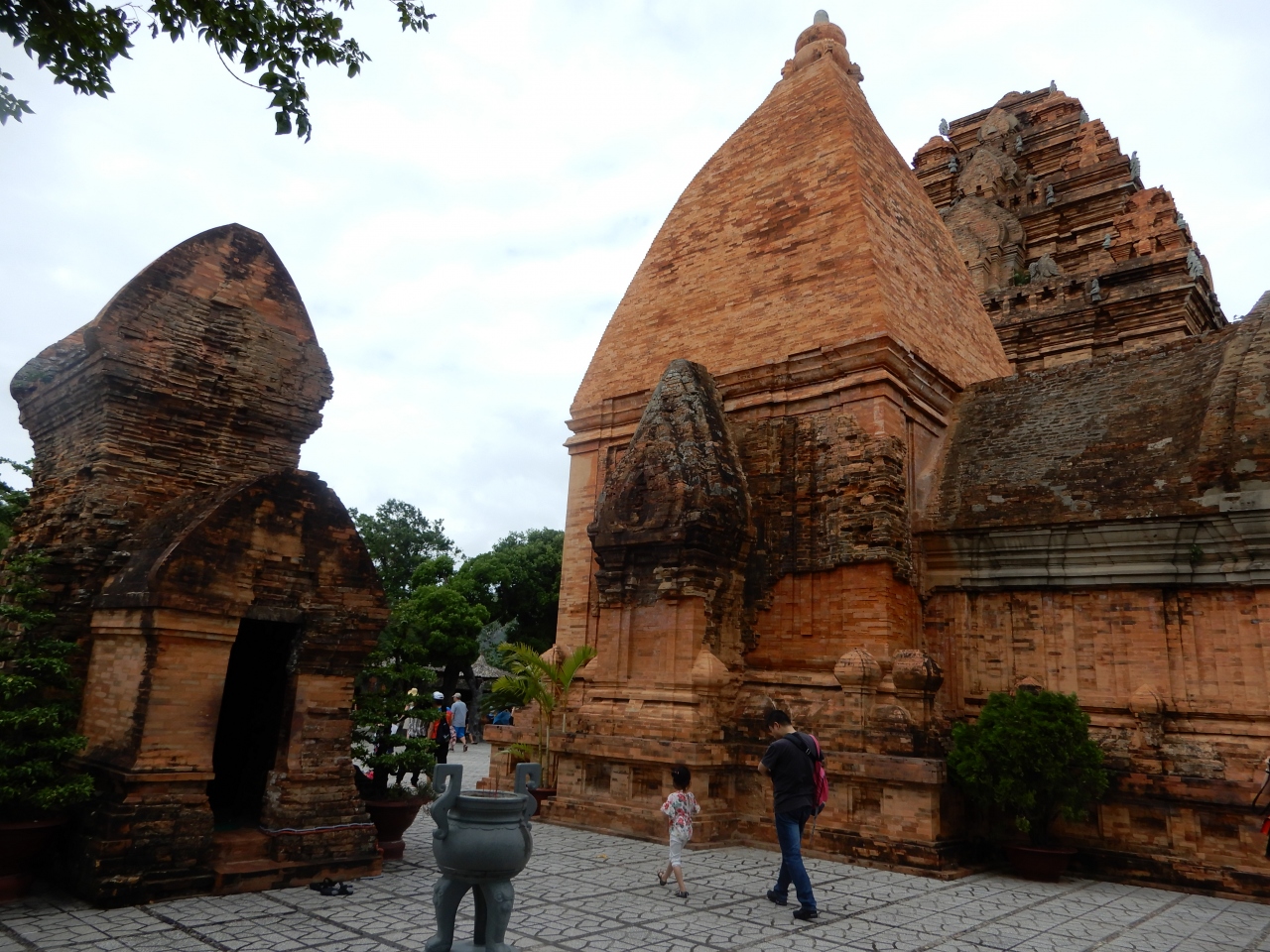 ポー ナガル塔 (タップ バー) Thap Po Nagar (Thap Ba)