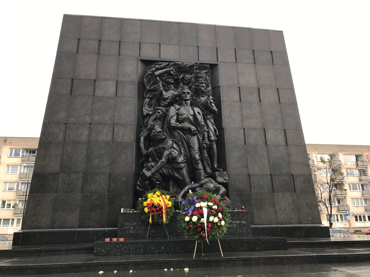 ワルシャワ ゲットー記念碑 Ghetto Heroes Monument