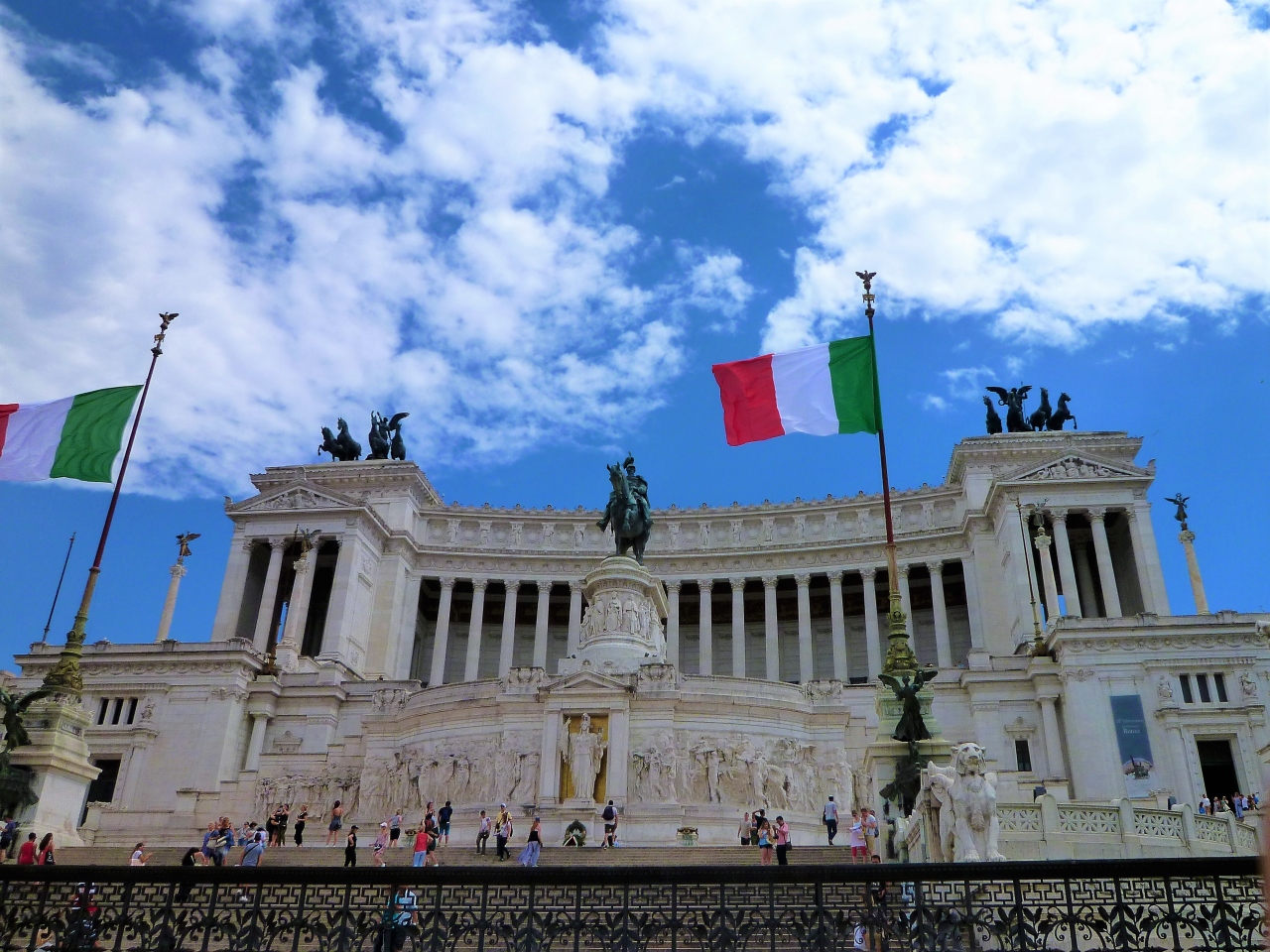 ヴェネツィア広場                Piazza Venezia