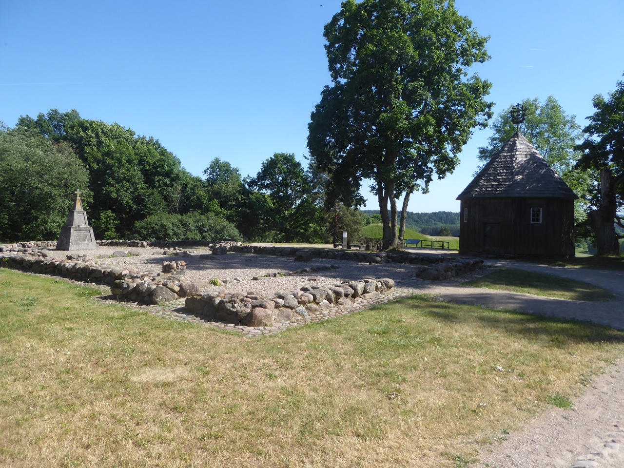 ケルナヴェ古代遺跡 (ケルナヴェ文化保護区) Kernave Archaeological Site (Cultural Reserve of Kernave)